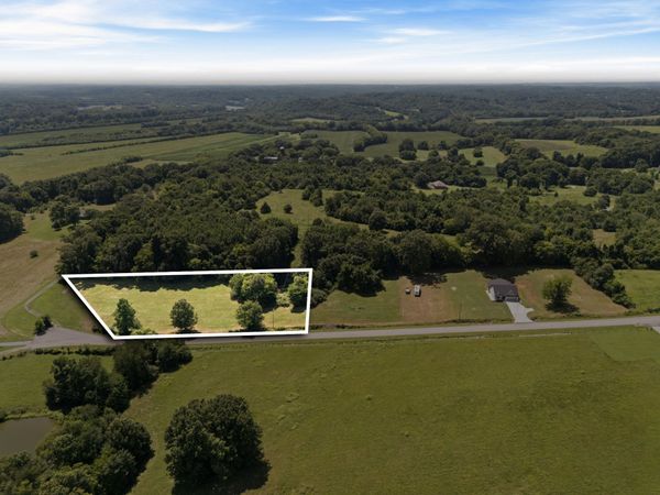 4750 Morrow Rd, Woodlawn, TN 37191