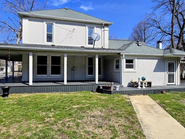 110 Duell Street , Milmine, IL 61855
