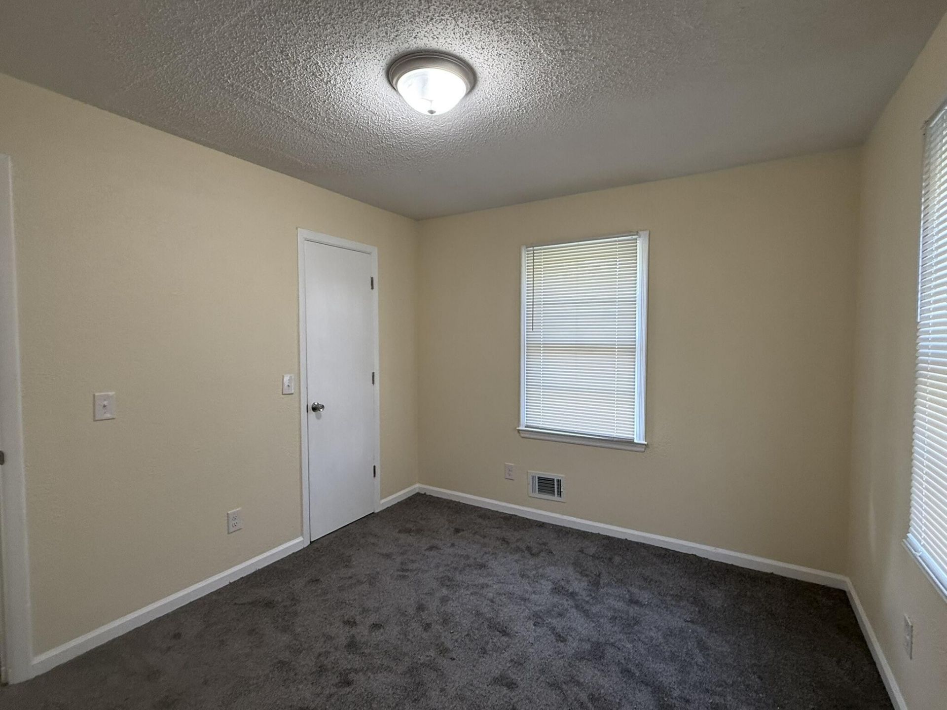 220 Eastwood Circle Photo 33