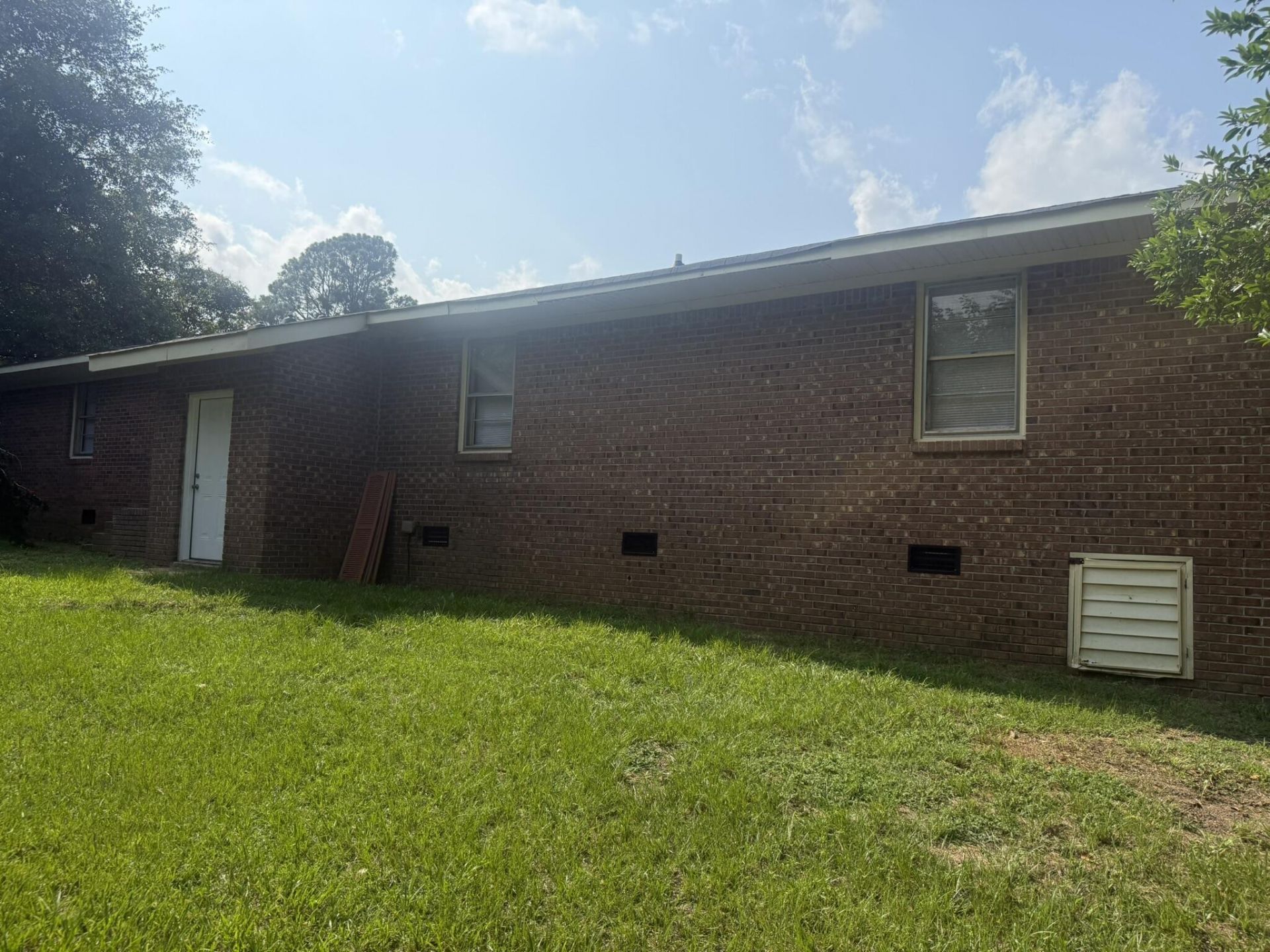220 Eastwood Circle Photo 4