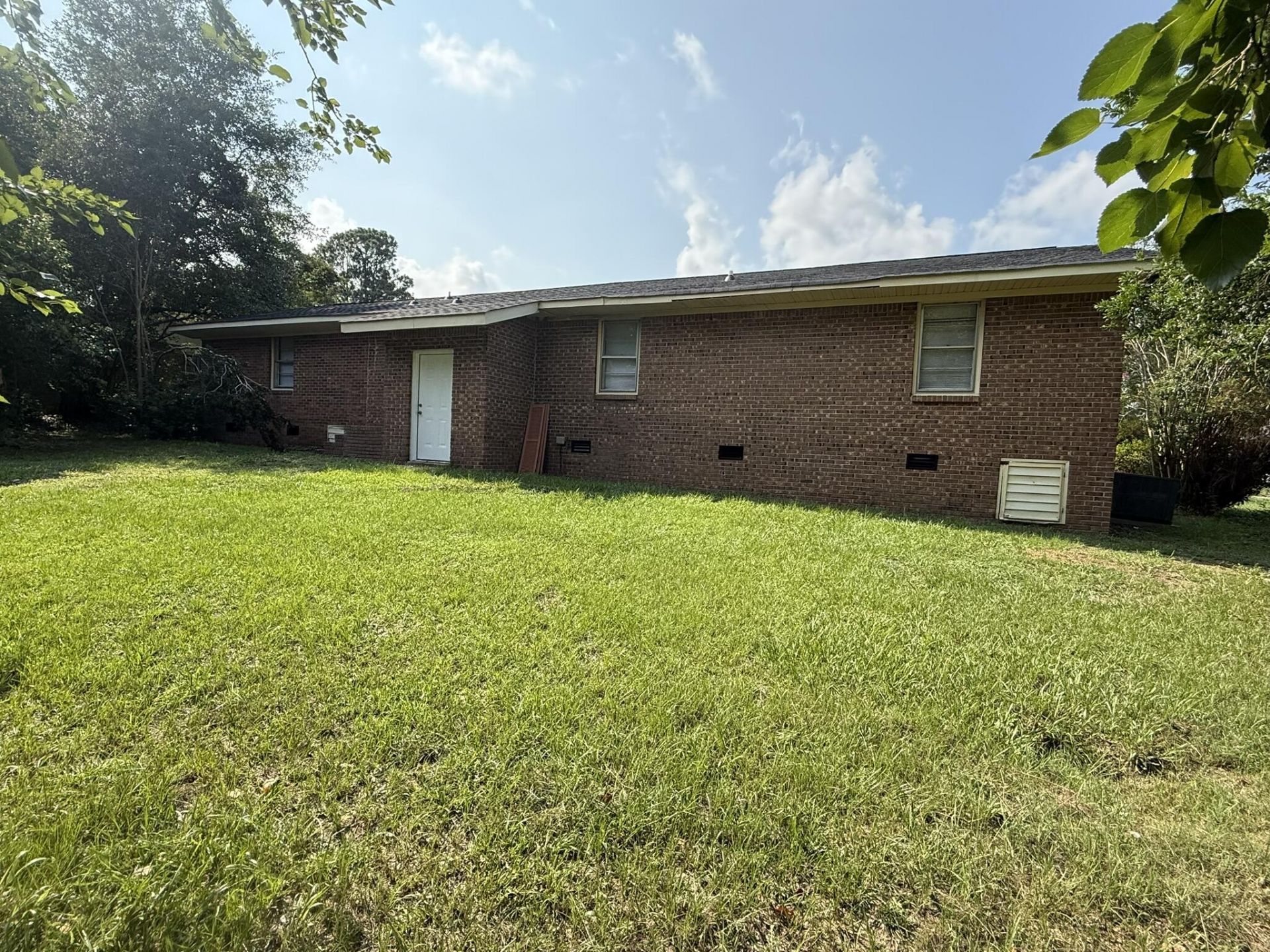 220 Eastwood Circle Photo 5