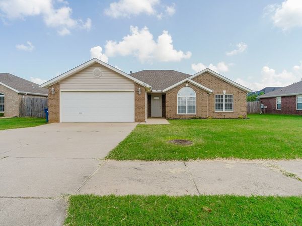 2400 SW 19th Street , Bentonville, AR 72713