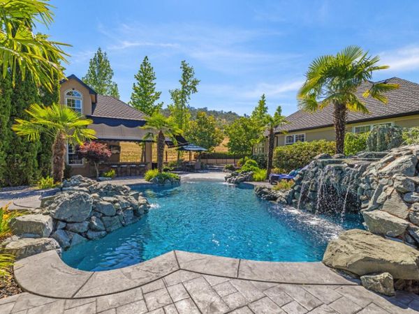 1072 Castlewood Drive, Medford, OR 97504
