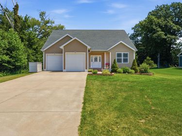 1155 Sonoma Court, Baroda, MI 49101