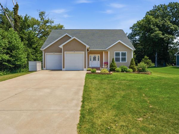 1155 Sonoma Court, Baroda, MI 49101