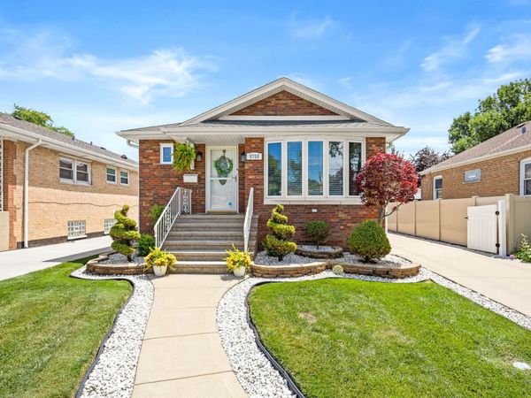 5755 S Nashville Avenue , Chicago, IL 60638