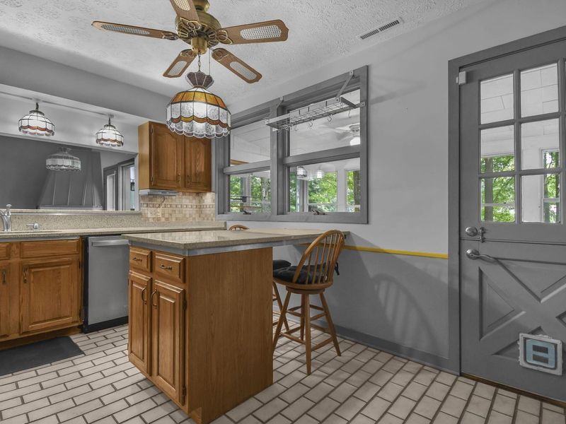 10365 National Road SE, Thornville, OH 43076 Photo 8