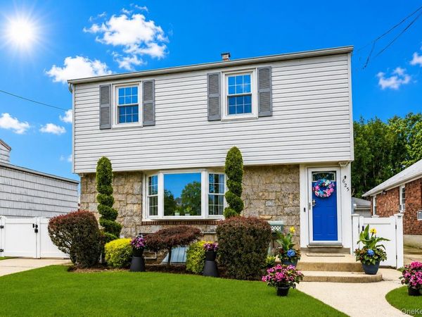 625 S 10th Street , New Hyde Park, NY 11040