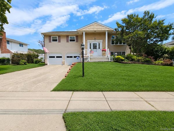 7 Sterling Drive , Lake Grove, NY 11755