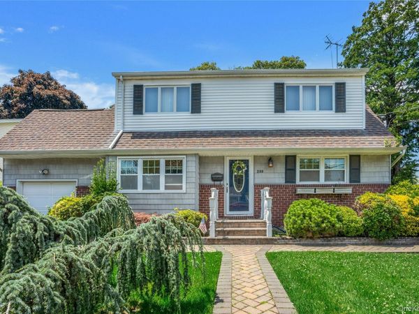 280 Van Cott Avenue , Farmingdale, NY 11735