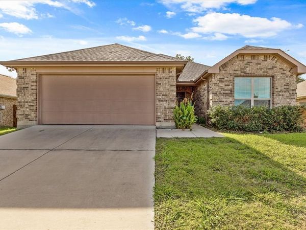713 Oakmont Drive, Ennis, TX 75119