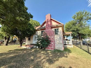 3300 N Pecan Street , Fort Worth, TX 76106