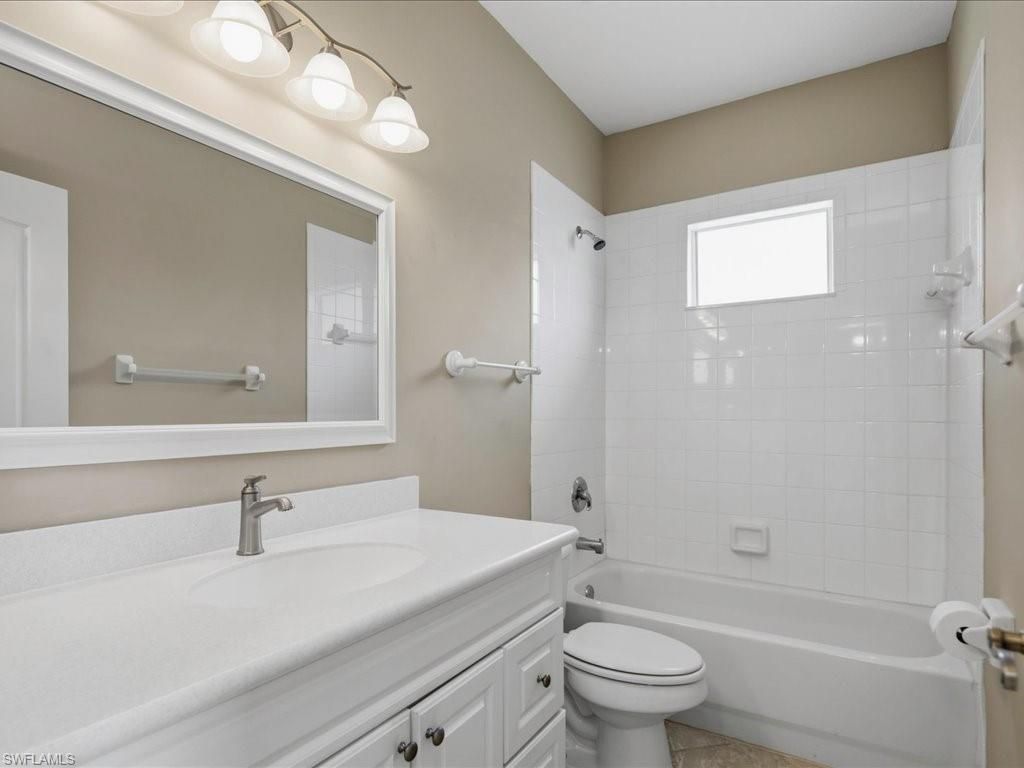 600 Luisa Ct, Unit 4, Naples, FL 34104 Photo