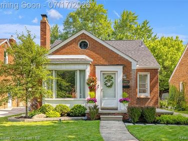 20855 Lochmoor Street, Harper Woods, MI 48225