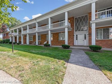 29546 Hoover Road, Warren, MI 48093