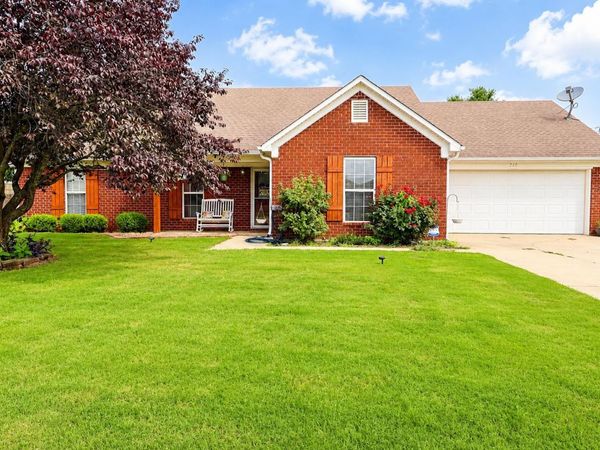 710 BLOOMINGTON DR, Brighton, TN 38011