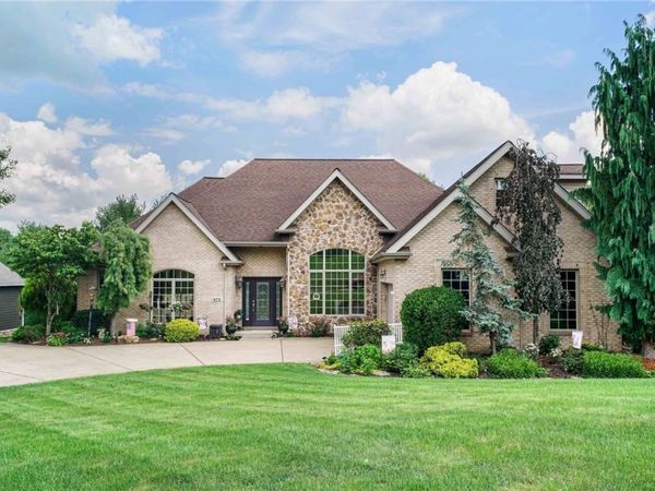 472 Spruce Ln, Houston, PA 15342