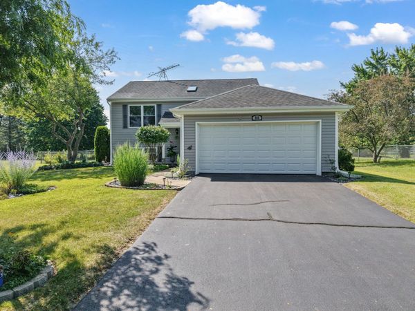 935 Revere Lane , Island Lake, IL 60042