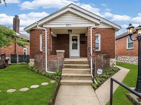 3711 Oak Hill Avenue, St Louis, MO 63116
