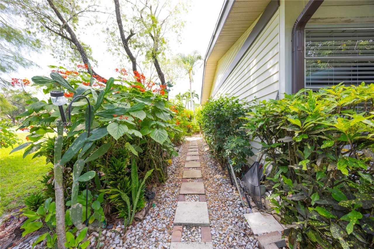1001 Pine Isle Ln , Unit 1001, Naples, FL 34112 Photo