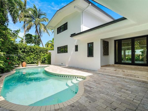 7810 Beachview Dr , North Bay Village, FL 33141