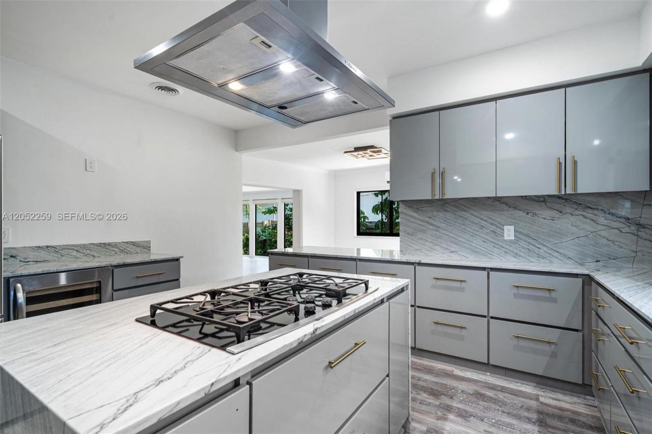 7810 Beachview Dr, North Bay Village, FL 33141 Photo