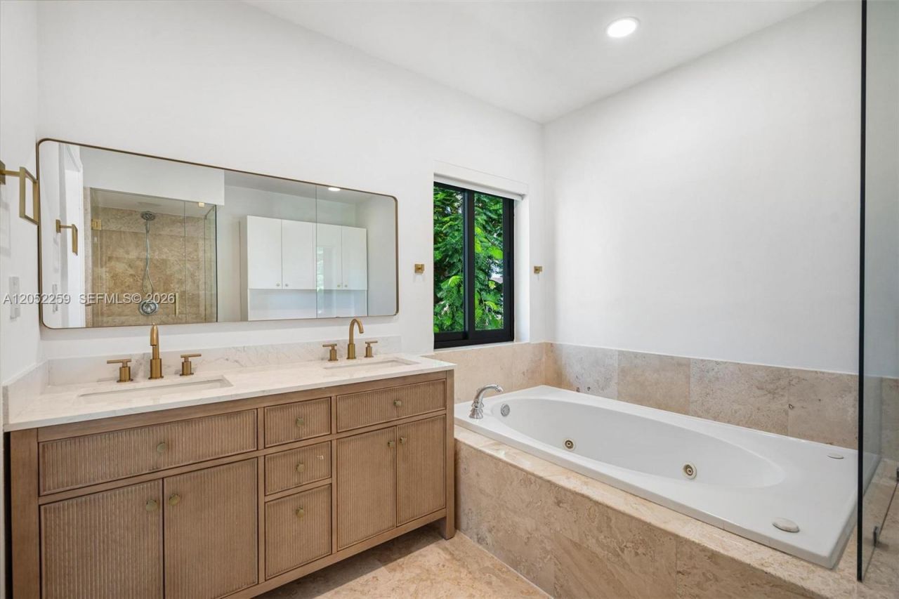 7810 Beachview Dr, North Bay Village, FL 33141 Photo