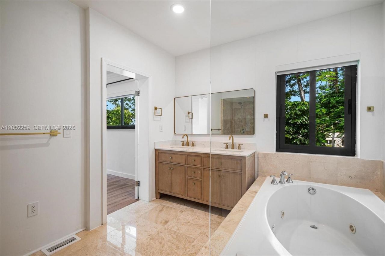7810 Beachview Dr, North Bay Village, FL 33141 Photo