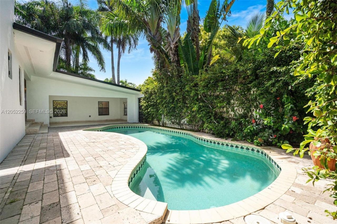7810 Beachview Dr, North Bay Village, FL 33141 Photo