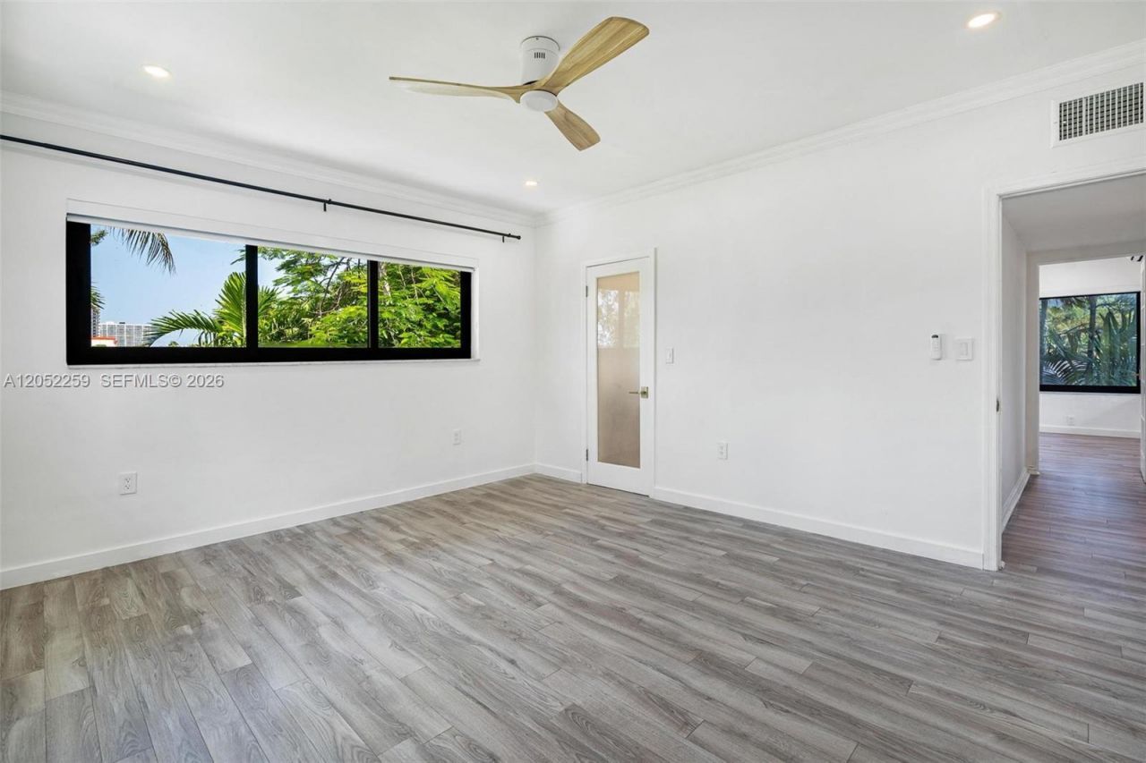 7810 Beachview Dr, North Bay Village, FL 33141 Photo