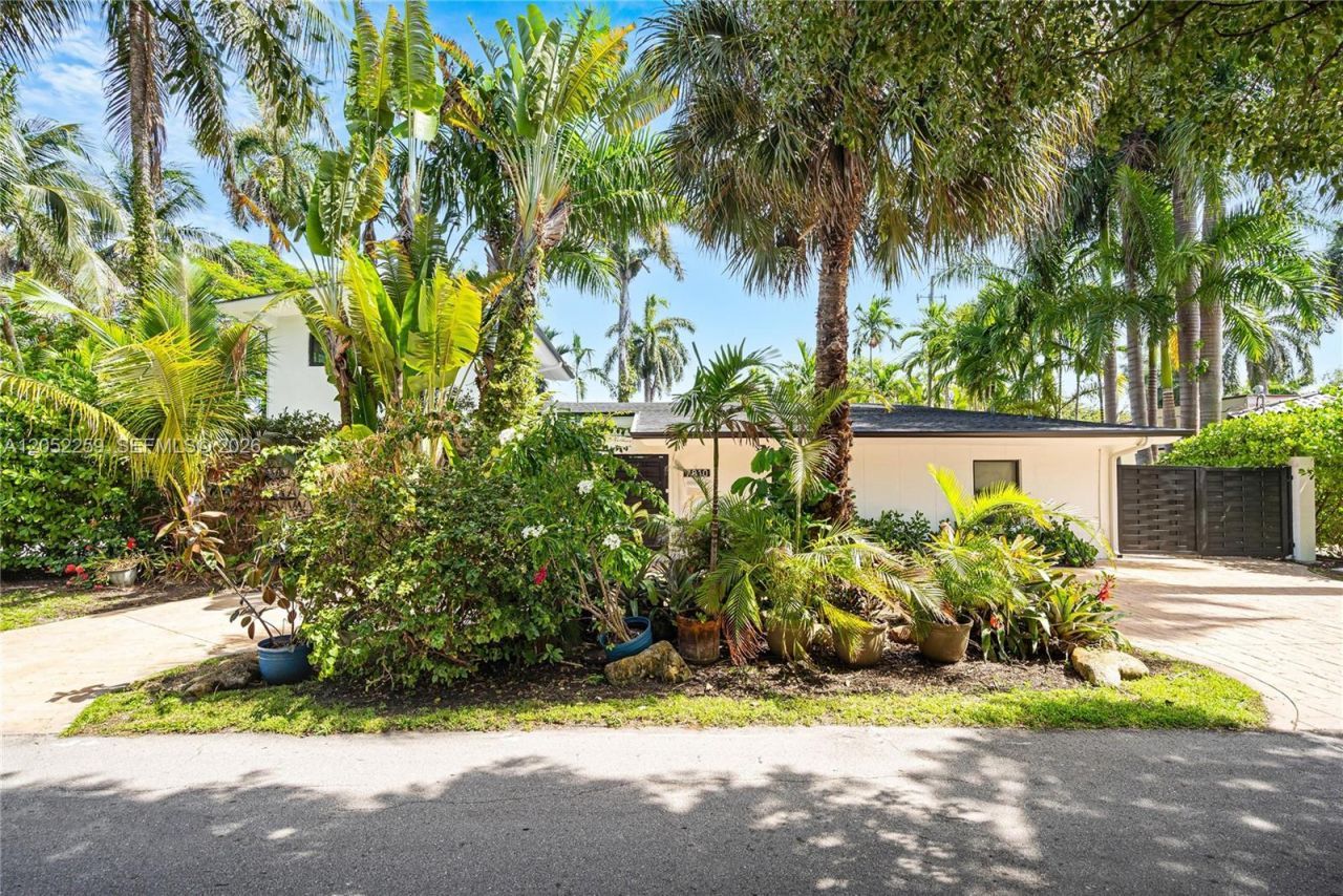 7810 Beachview Dr, North Bay Village, FL 33141 Photo