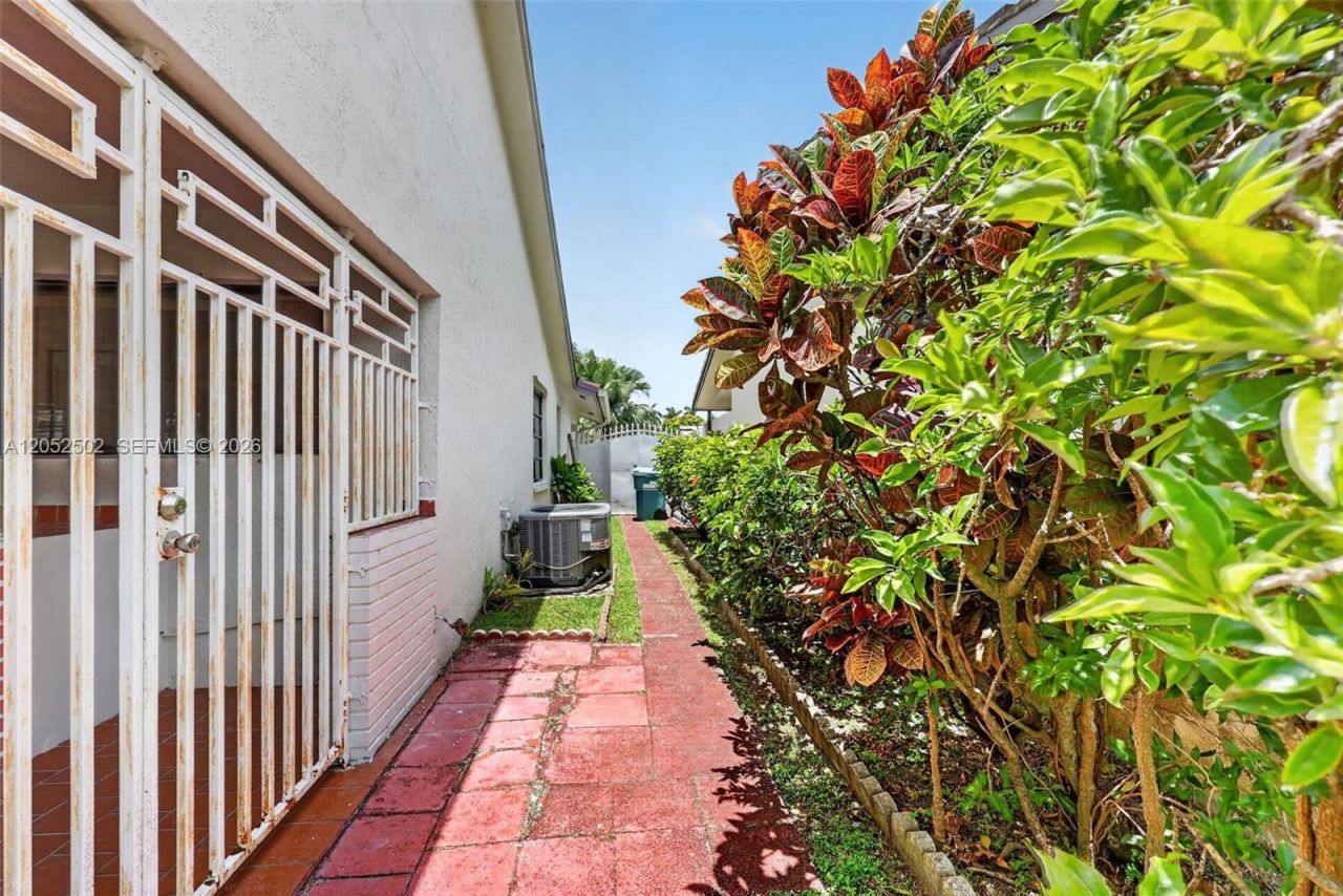 4756 SW 143rd Ave , Miami, FL 33175 Photo