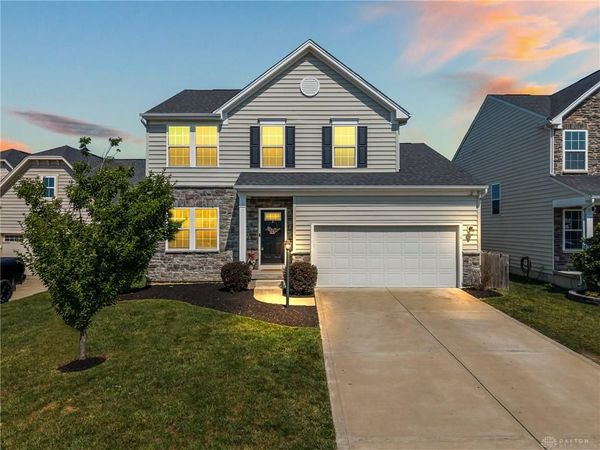 6300 Willow Oak Drive, Tipp City, OH 45371