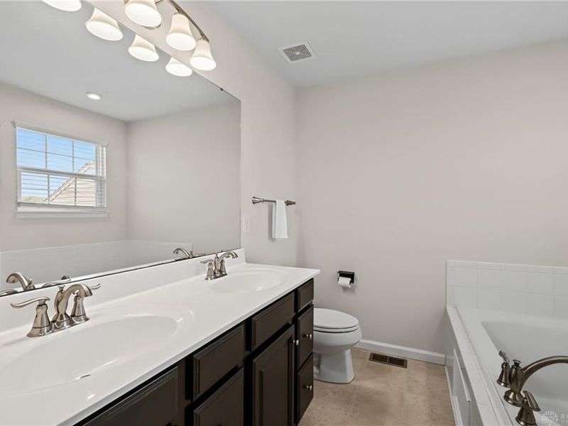 6300 Willow Oak Drive, Tipp City, OH 45371 Photo 44