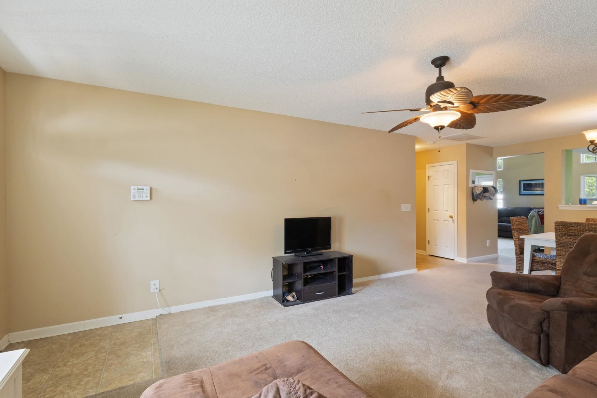 552 Uniola Dr.  Photo 7