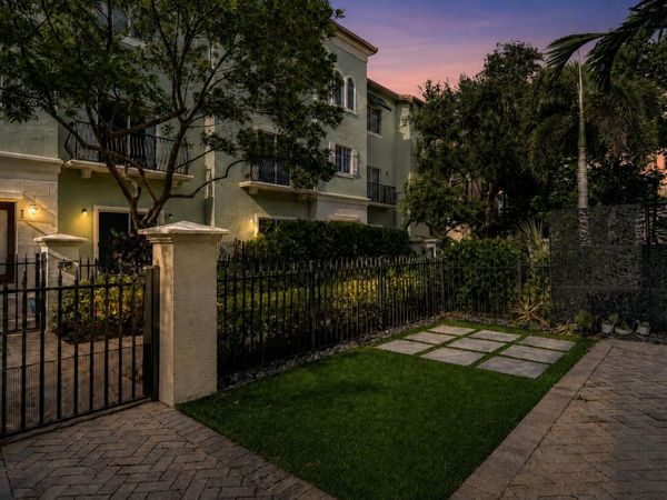 48 NW HAWTHORNE Place, Boca Raton, FL 33432