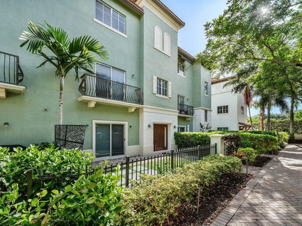 48 NW HAWTHORNE Place, Boca Raton, FL 33432