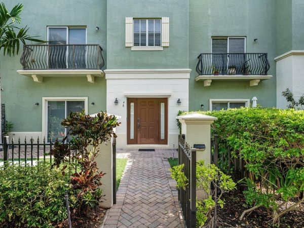 48 NW HAWTHORNE Place, Boca Raton, FL 33432