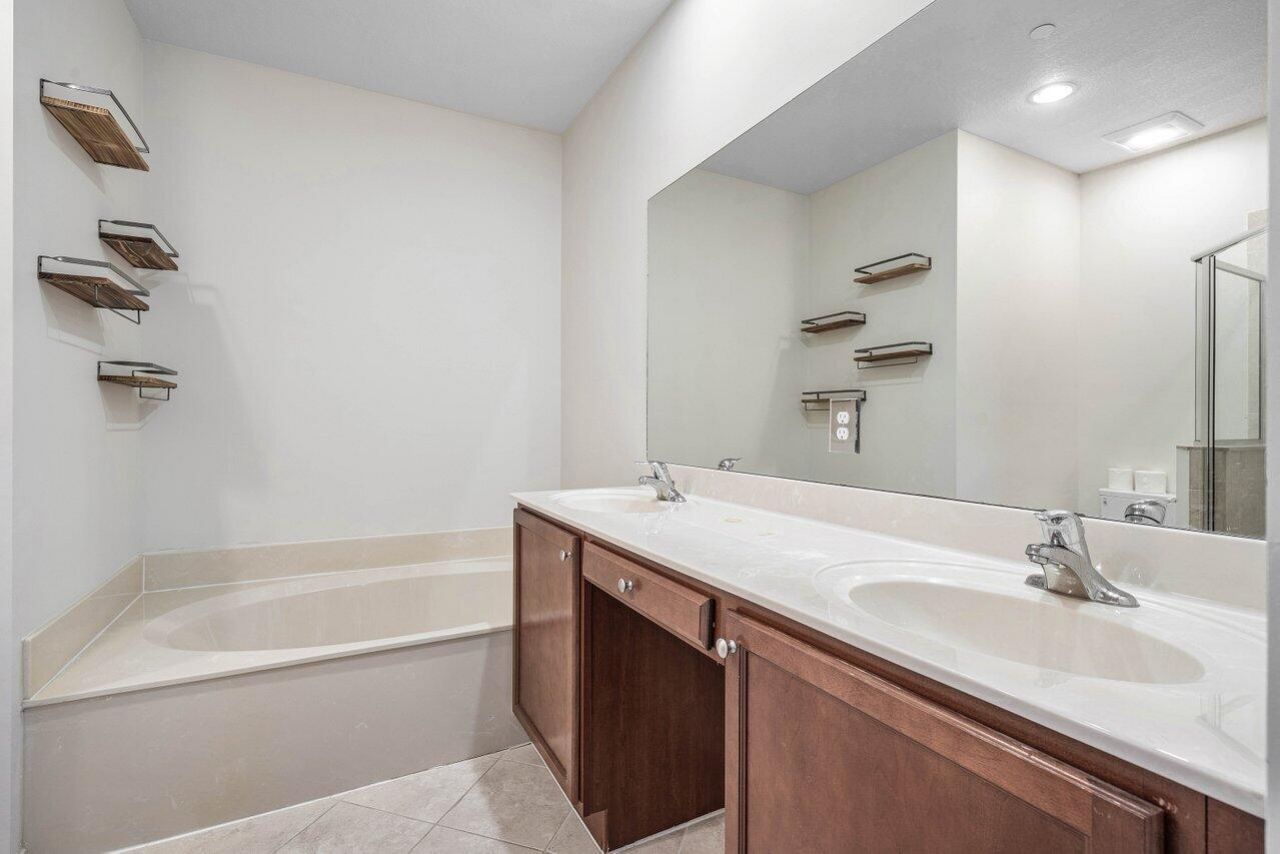 48 NW Hawthorne Place, Boca Raton, FL 33432 Photo
