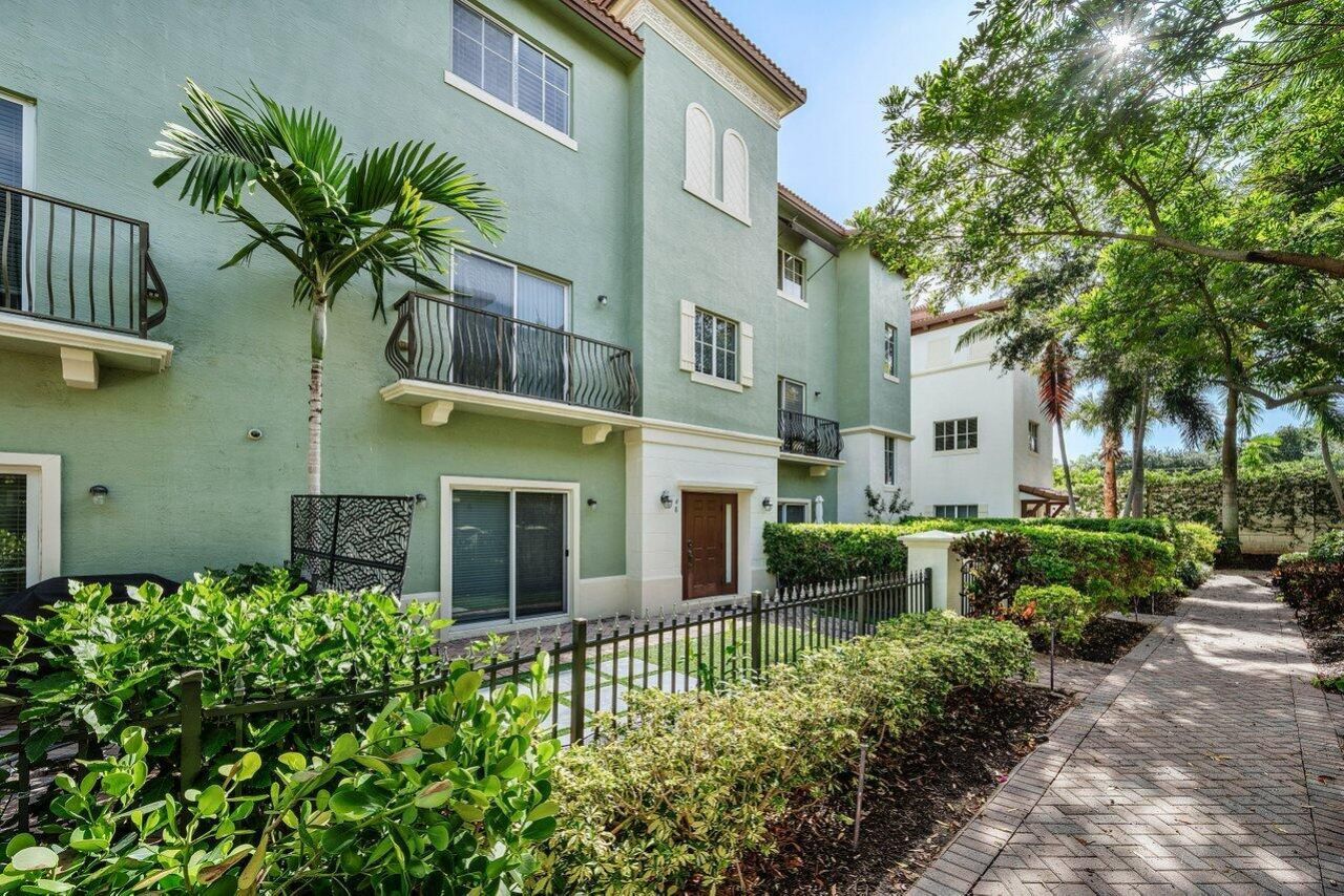 48 NW Hawthorne Place, Boca Raton, FL 33432 Photo