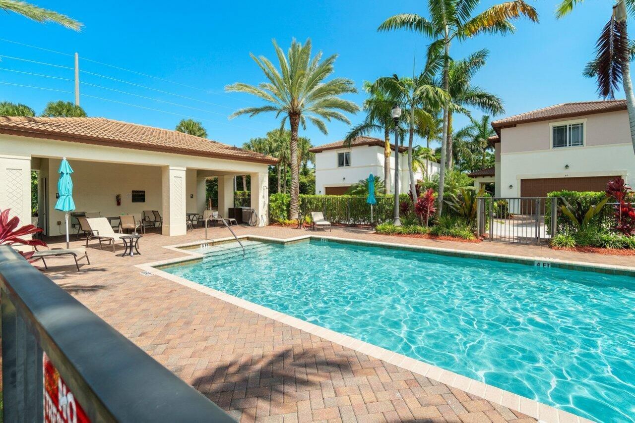48 NW Hawthorne Place, Boca Raton, FL 33432 Photo