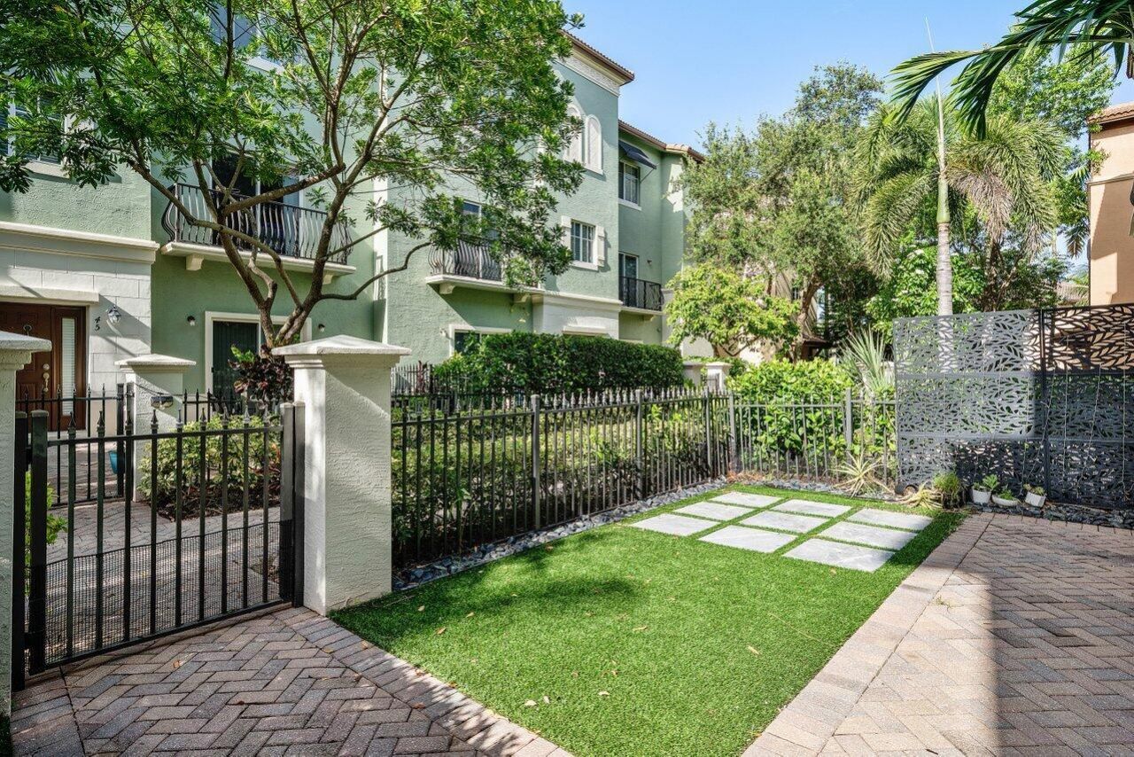 48 NW Hawthorne Place, Boca Raton, FL 33432 Photo