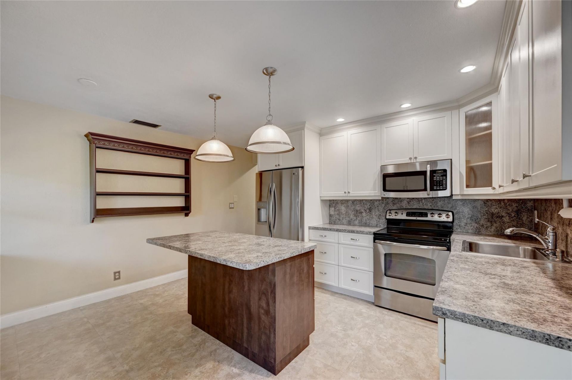 8760 Azalea Court, Unit 203, Tamarac, FL 33321 Photo