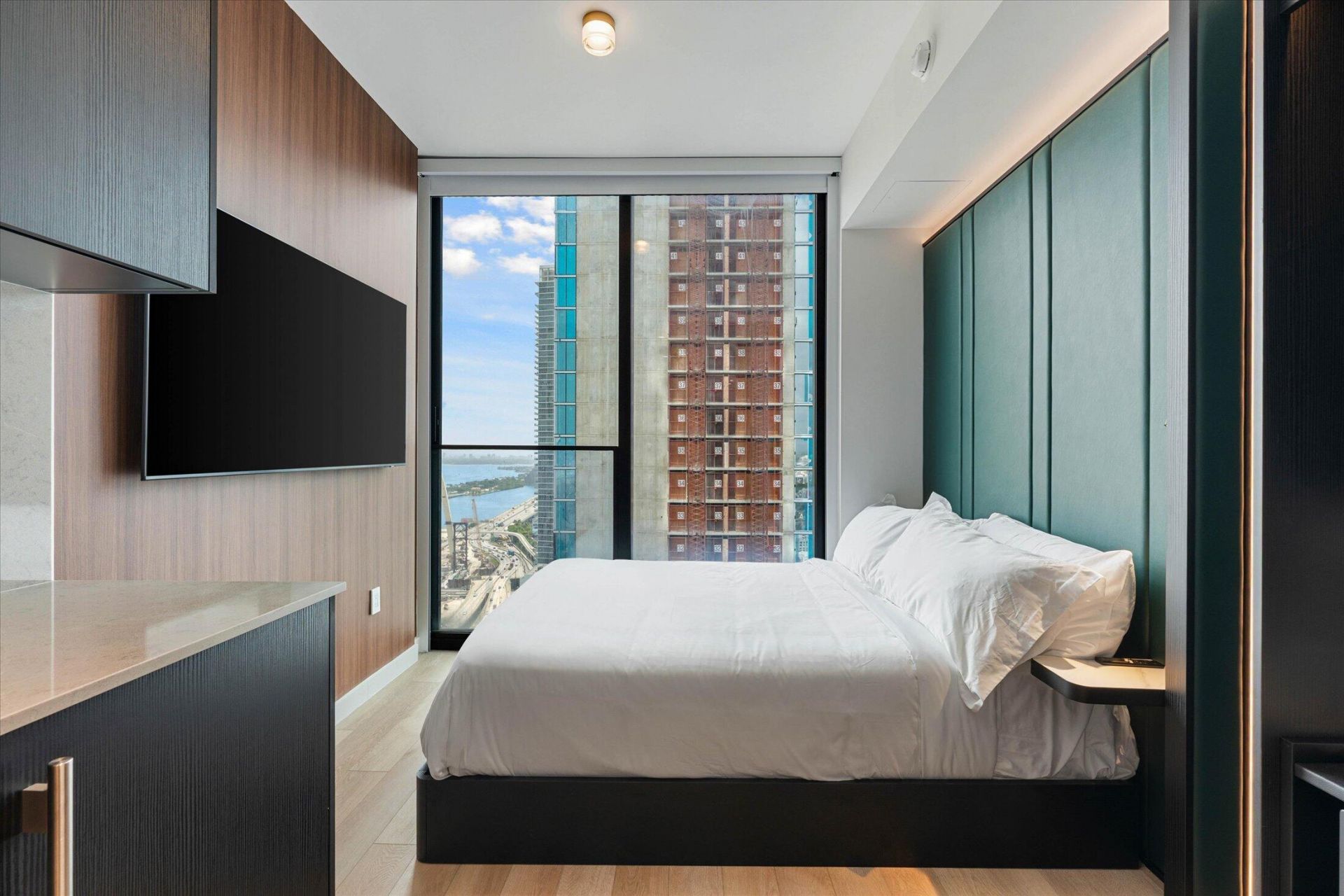 20 NE 11th Street, Unit EXPH06A, Miami, FL 33132 Photo
