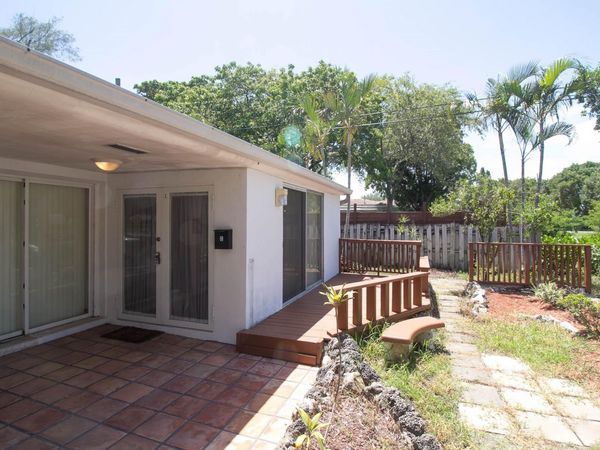 909 NE 12th Avenue, Pompano Beach, FL 33060