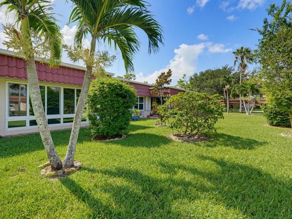 676 Laconia Circle, Unit B, Lake Worth, FL 33467