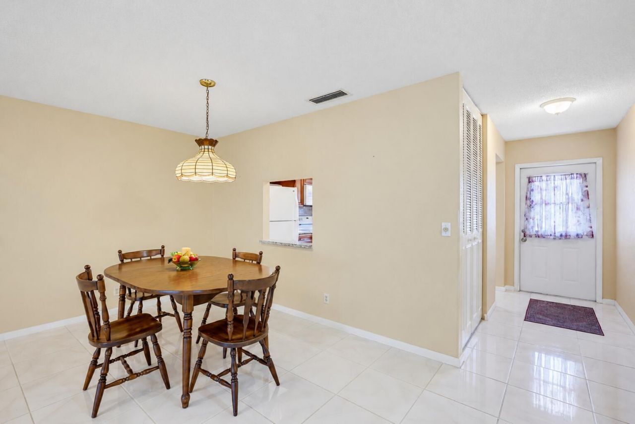 676 Laconia Circle, Unit B, Lake Worth, FL 33467 Photo