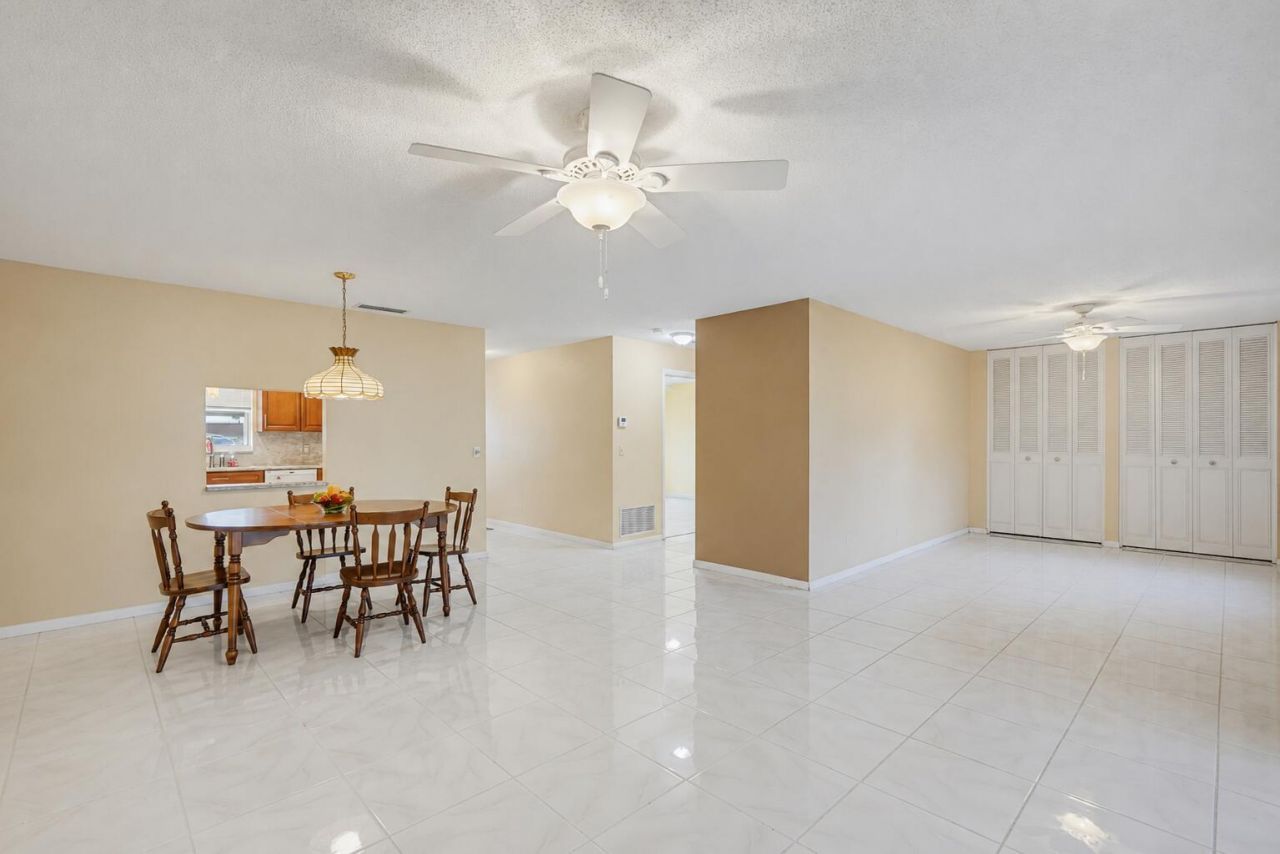676 Laconia Circle, Unit B, Lake Worth, FL 33467 Photo