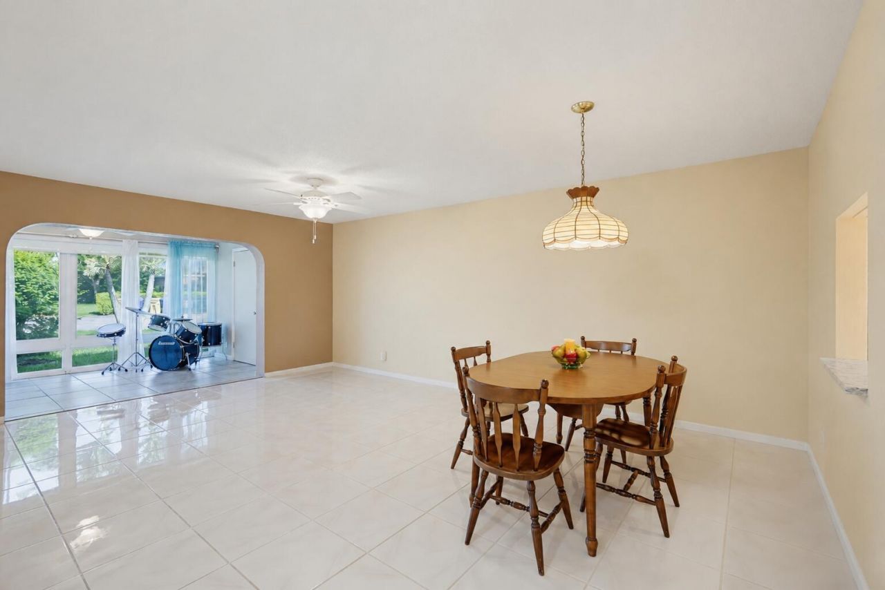 676 Laconia Circle, Unit B, Lake Worth, FL 33467 Photo