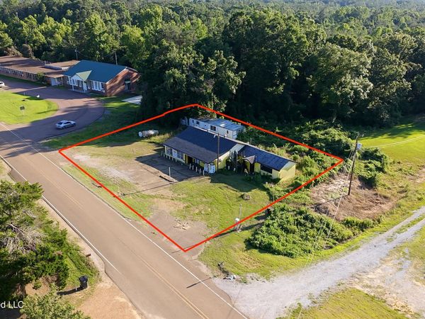 41 County Road 115 , Abbeville, MS 38601